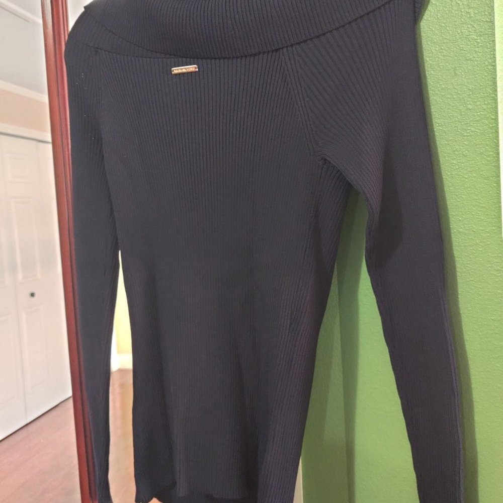 VEUC MK Womens Navy Off-Shoulder Sweater